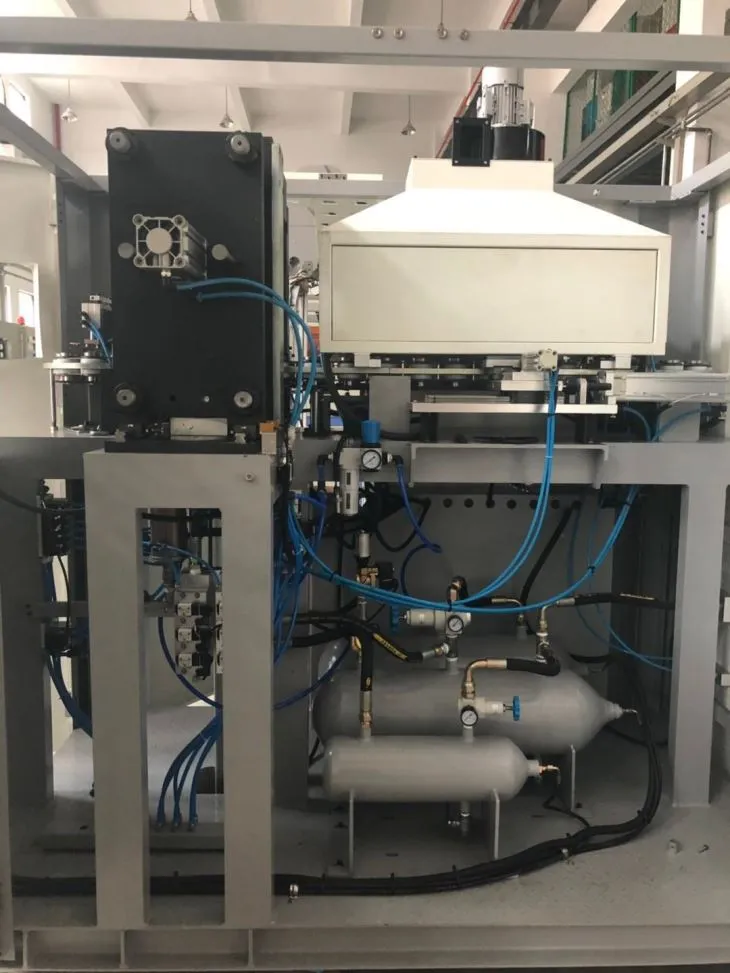 Customer Service Available Full Automatic 2 Cavity Water Bottle Blowing Machine Plastic